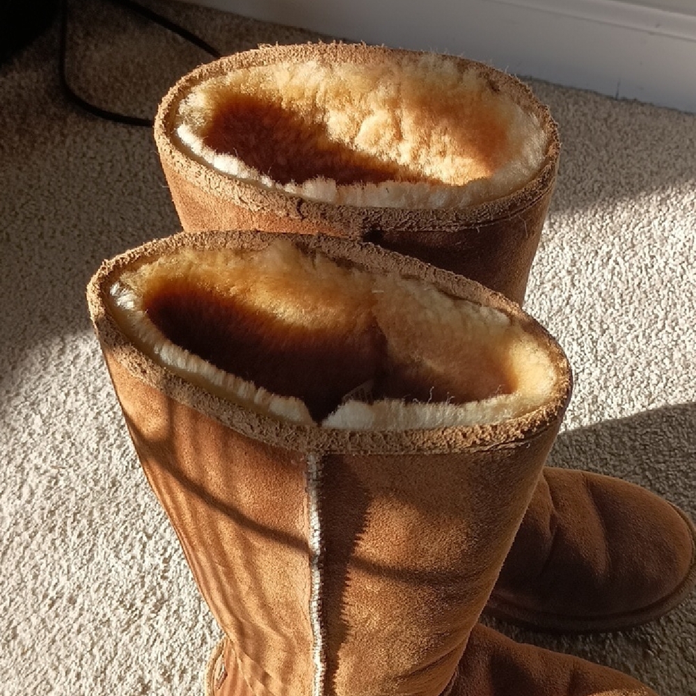 L.L. Bean Women's Tan Shearling Winter Boots - Picture 9 of 13